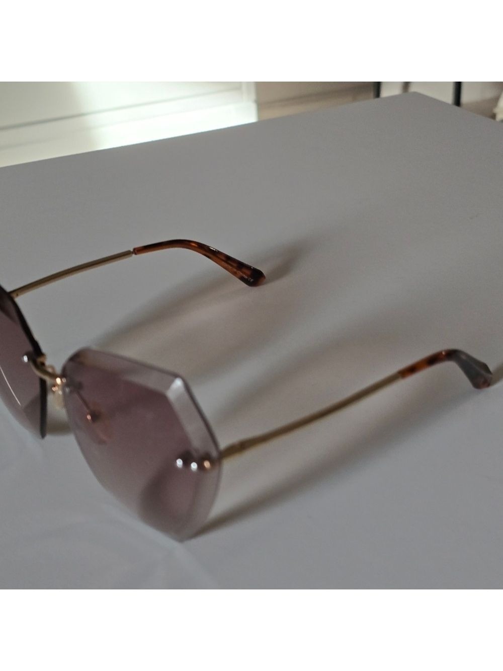 Elegant Gold Sunglasses with Brown Lenses - Picture 2 of 5